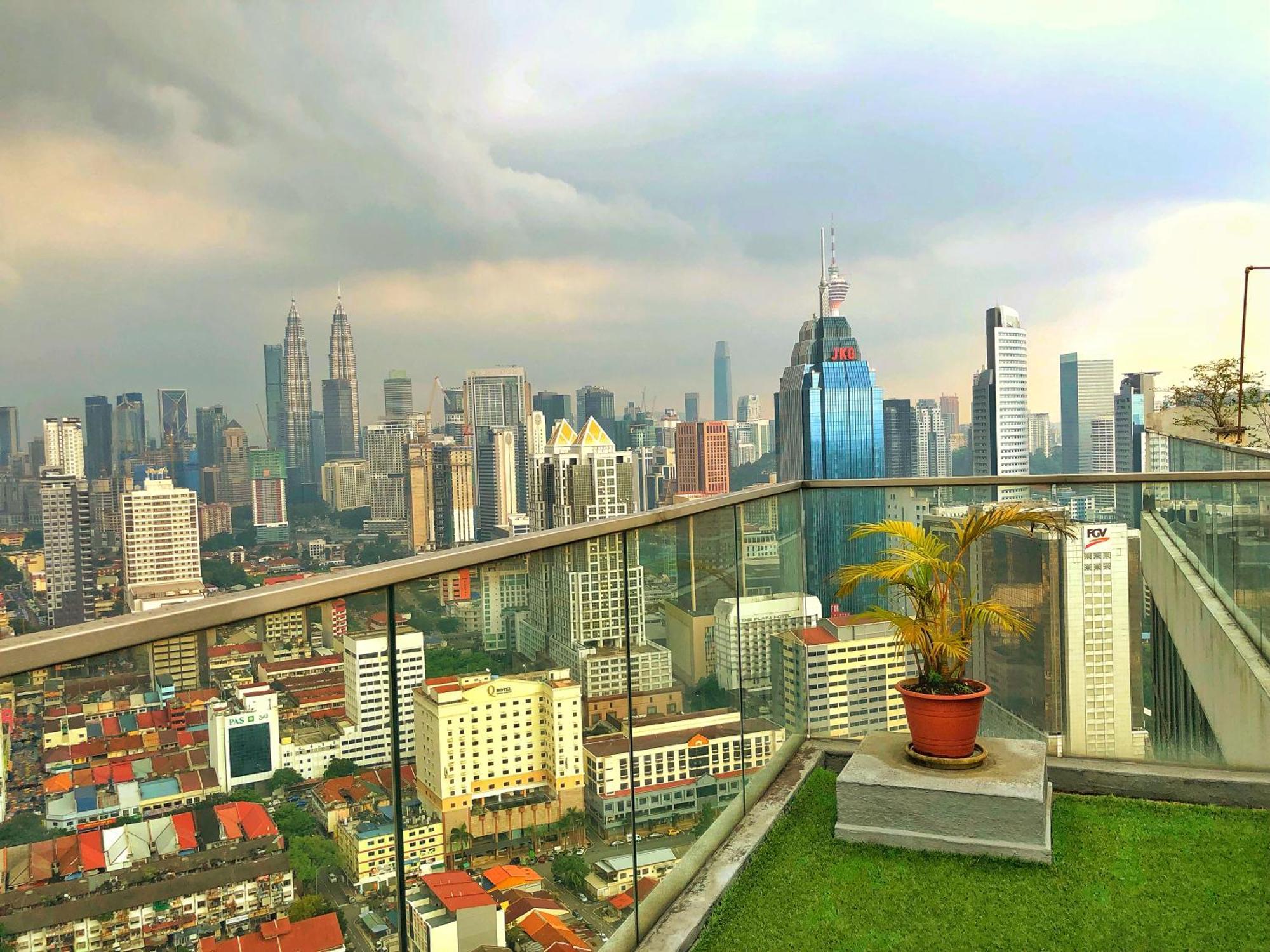 Penthouse On 34 - The Highest Unit And Best Views In Regalia & Private Rooftop Terrace Kuala Lumpur Kültér fotó